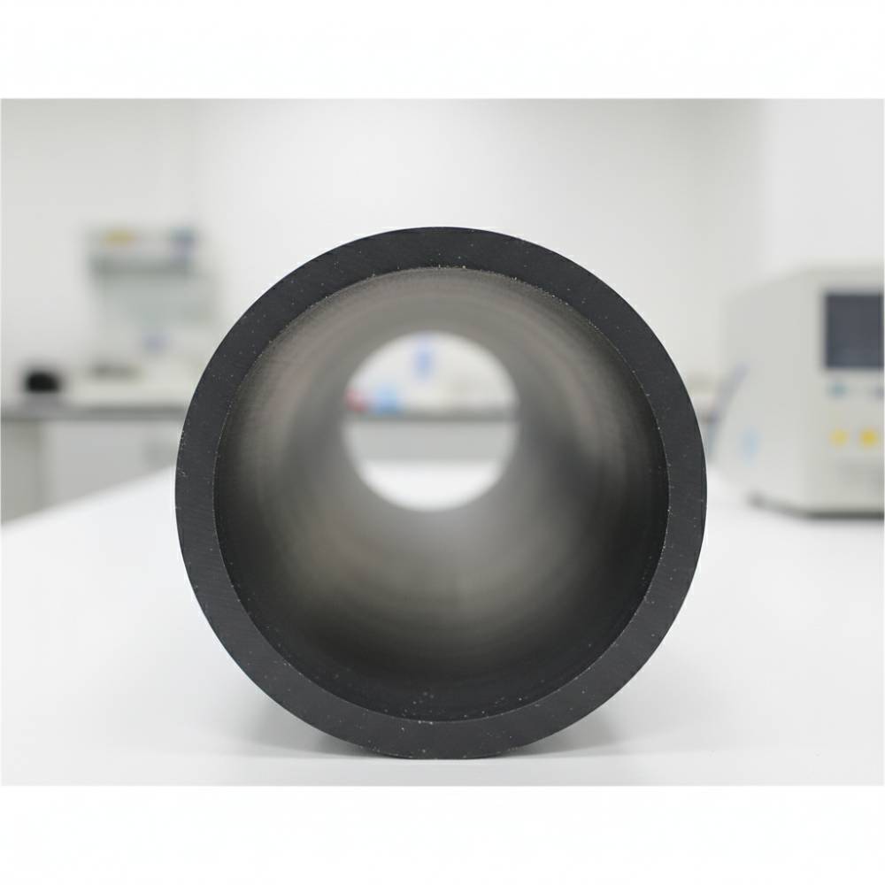 Detalhe da seção transversal de um eletroduto PEAD, demonstrando a resistência do material