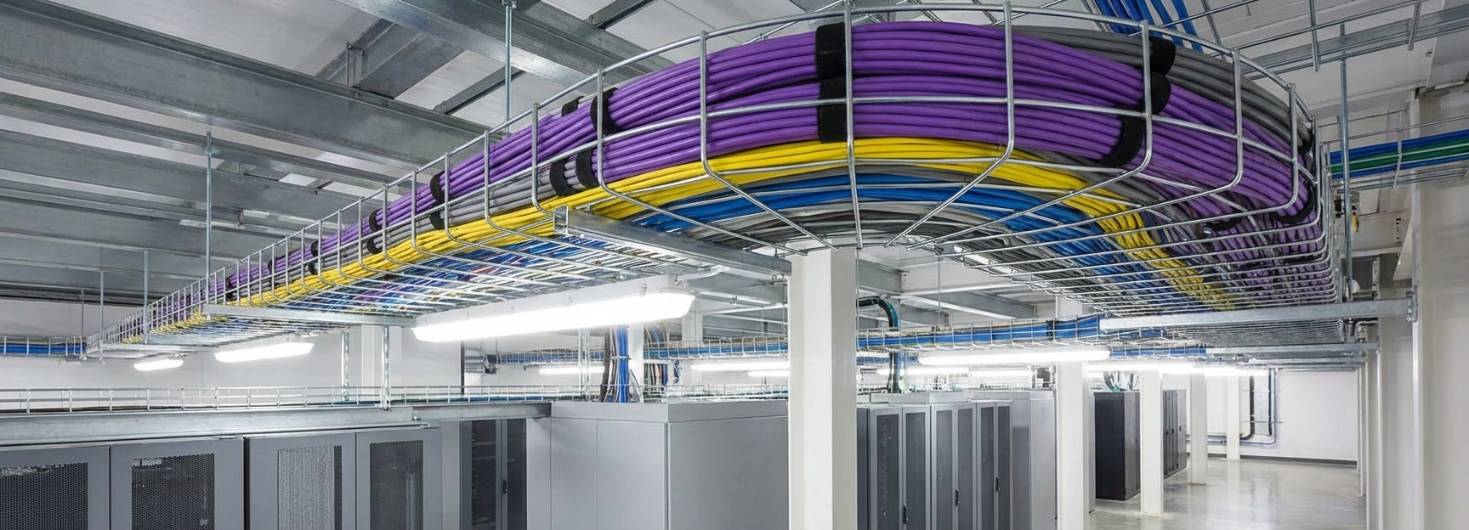 Leito Aramado vs. Eletroduto e Eletrocalha: Qual a Melhor Solução?