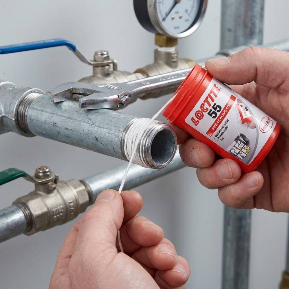 Instalação hidráulica em ambiente industrial, um sistema de tubulação seguro e sem vazamentos.